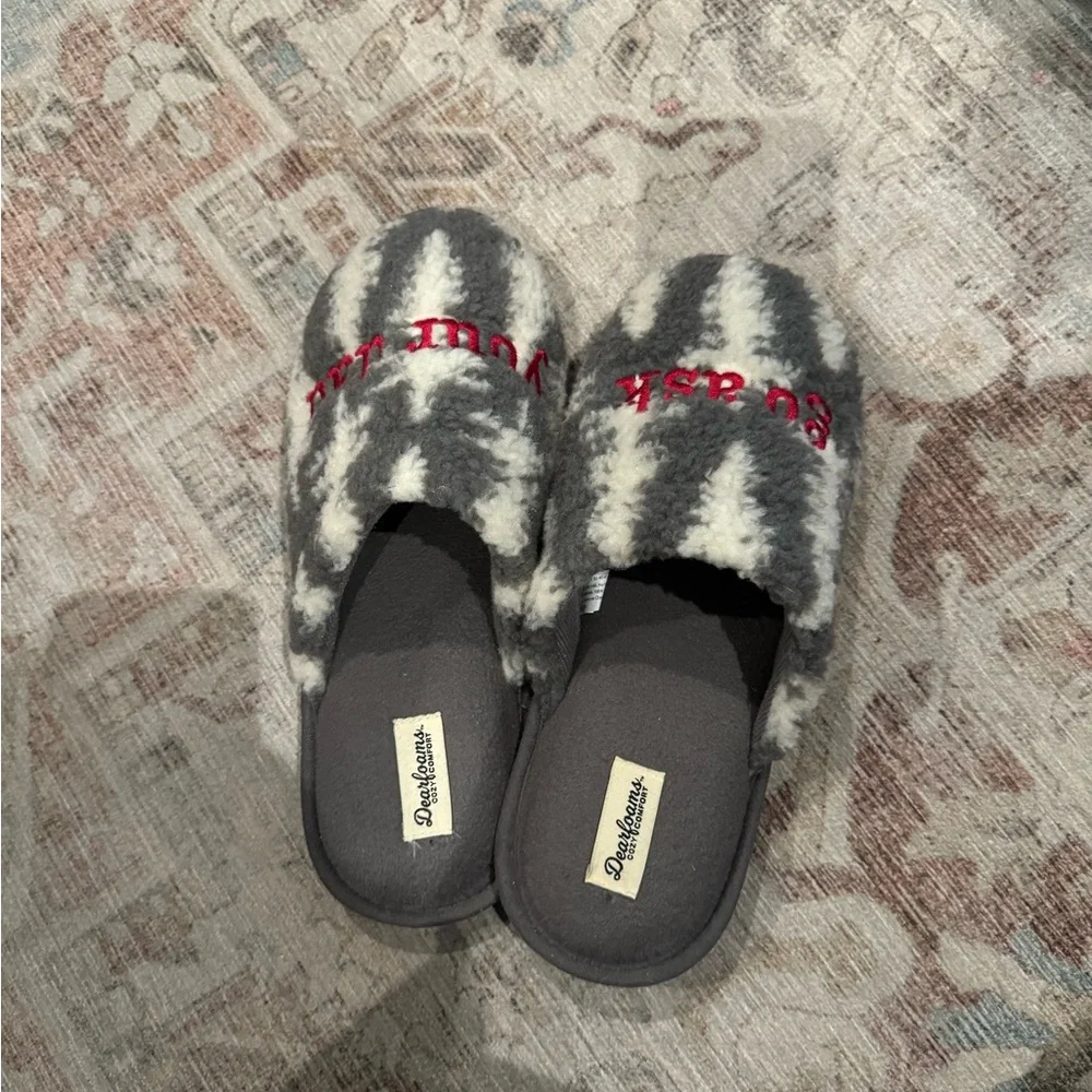 Slippers - Picture 2 of 4